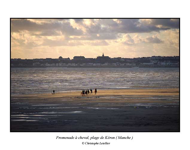 Photo couleur de la galerie "Cartes postales". La plage de Kairon,promenade à cheval. © Août 2001 Christophe Letellier, tous droits réservés.