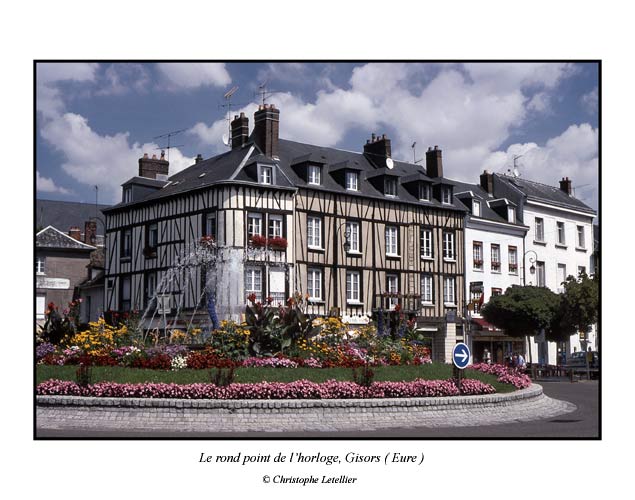 Photo couleur de la galerie "Carte postale": Gisors,cité des templiers,aménagement  rond point fleuri,capitale vexin normand,eure,haute normandie.© août 2005 Christophe Letellier,tous droits réservés