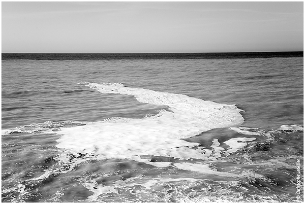 Photographie d'écume marin à la surface de la mer. © 2010 Christophe Letellier tous droits réservés. Reproduction interdite sans autorisation.