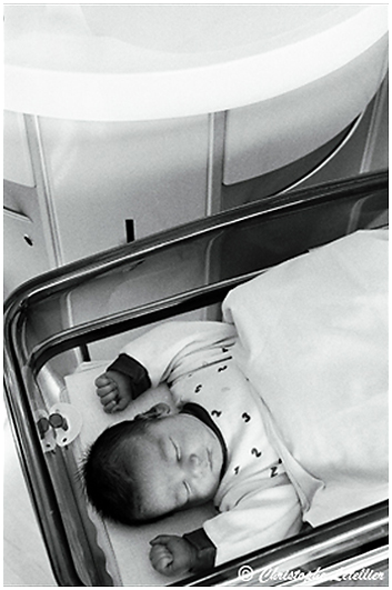 Portrait d'un nouveau né à la maternité de Rouen © 2004 Christophe Letellier tous droits réservés. Pour revenir à la galerie, cliquez sur la photo.