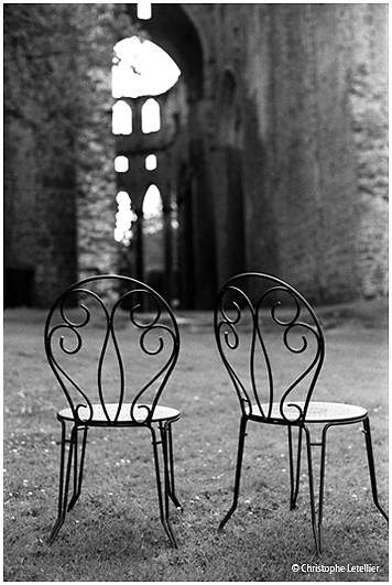 Entre deux chaises-Abbaye d'Hambye-Manche. © 2009 Christophe Letellier tous droits réservés. Pour revenir à la galerie, cliquez sur la photo.