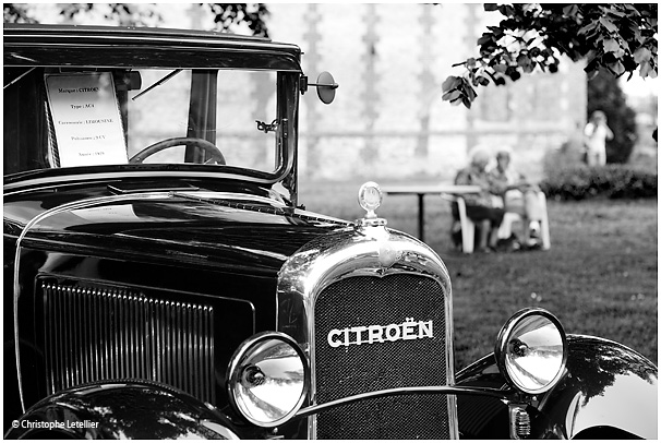 Photo noir et blanc de la Citroën AC4,limousine 1929,9 cv,Château de Fleury la Forêt-Eure-© Mai 2008 Christophe Letellier tous droits réservés. Reproduction interdite. Pour revenir à la galerie, cliquez sur la photo.