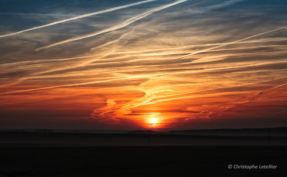 Photo en couleur d'un magnifique spectacle lumineux au lever du soleil © 2015 Christophe Letellier all rights reserved. 
