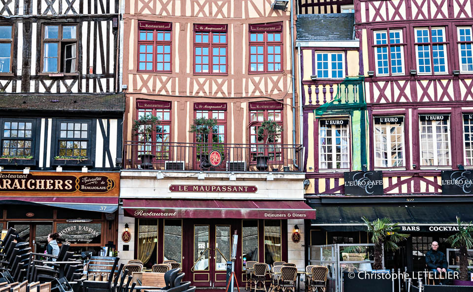 Photo carte postale en couleur des colombages normands des maisons de la place du vieux marché de Rouen © 2015 Christophe Letellier all rights reserved. 